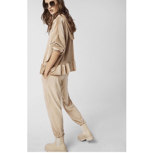 🎉 HP 🖤 Bella Velvety Soft and Chic Hooded Pullover NWT - Picture 3 of 6